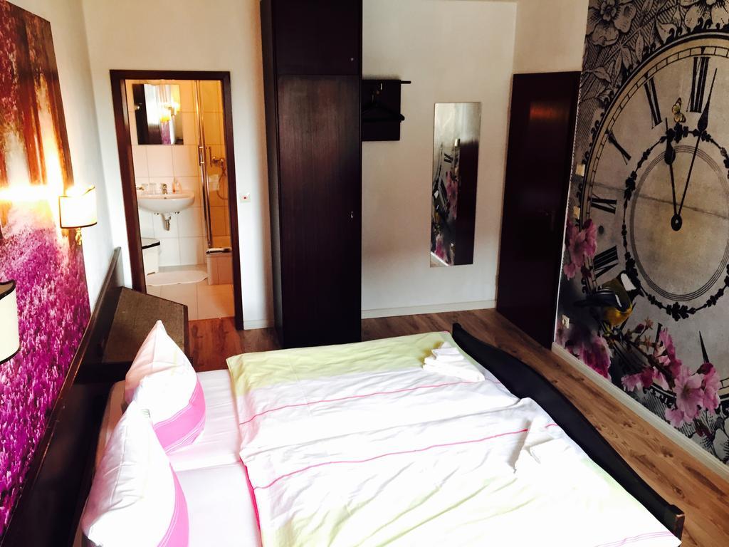 Hotel Marilyn โคเบลนซ์ ภายนอก รูปภาพ