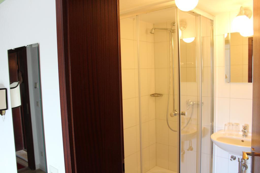 Hotel Marilyn โคเบลนซ์ ภายนอก รูปภาพ
