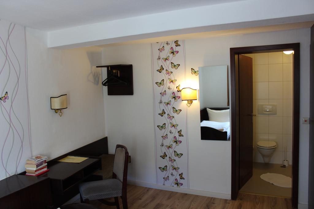 Hotel Marilyn โคเบลนซ์ ภายนอก รูปภาพ