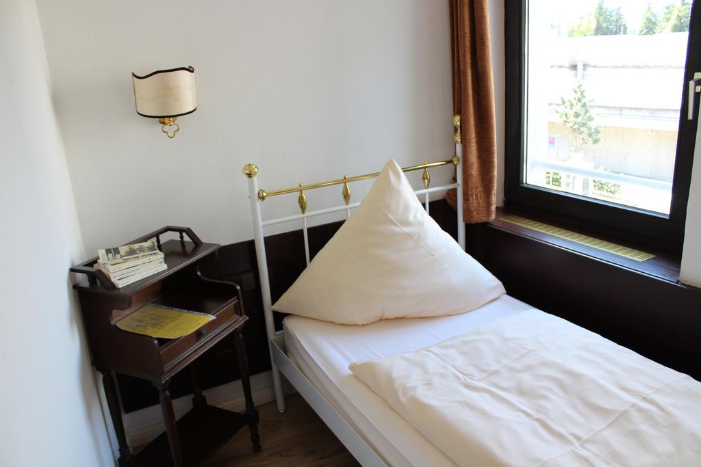Hotel Marilyn โคเบลนซ์ ภายนอก รูปภาพ